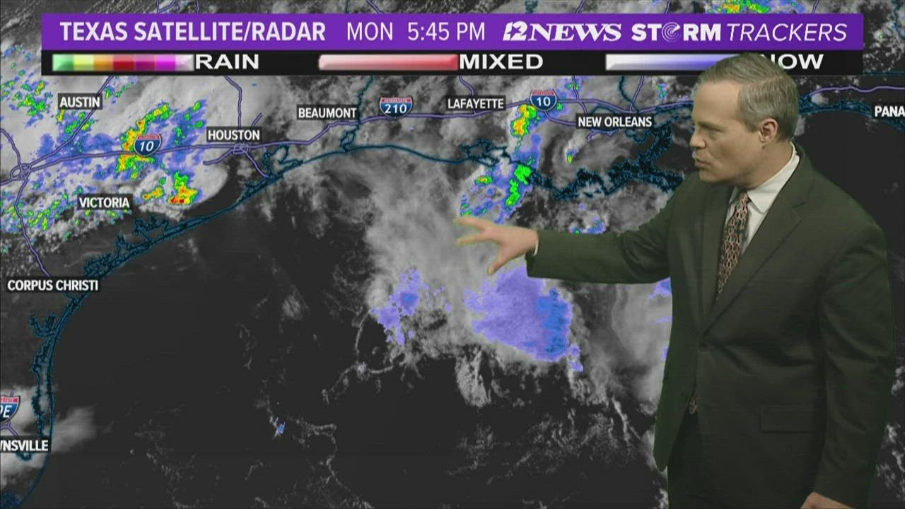 Scattered showers, storms in the forecast - YouTube