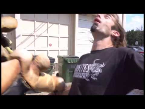 Lamb Of God‘s Randy Blythe has brawl with Gwar‘s ‘Gwar-B-Q‘ mascot ‘Grilly‘!