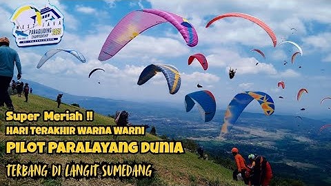 Hari Terakhir Pilot Dunia Mewarnai Langit Sumedang Warga Tumpah Ruah Sampai Rela Panas Panasan