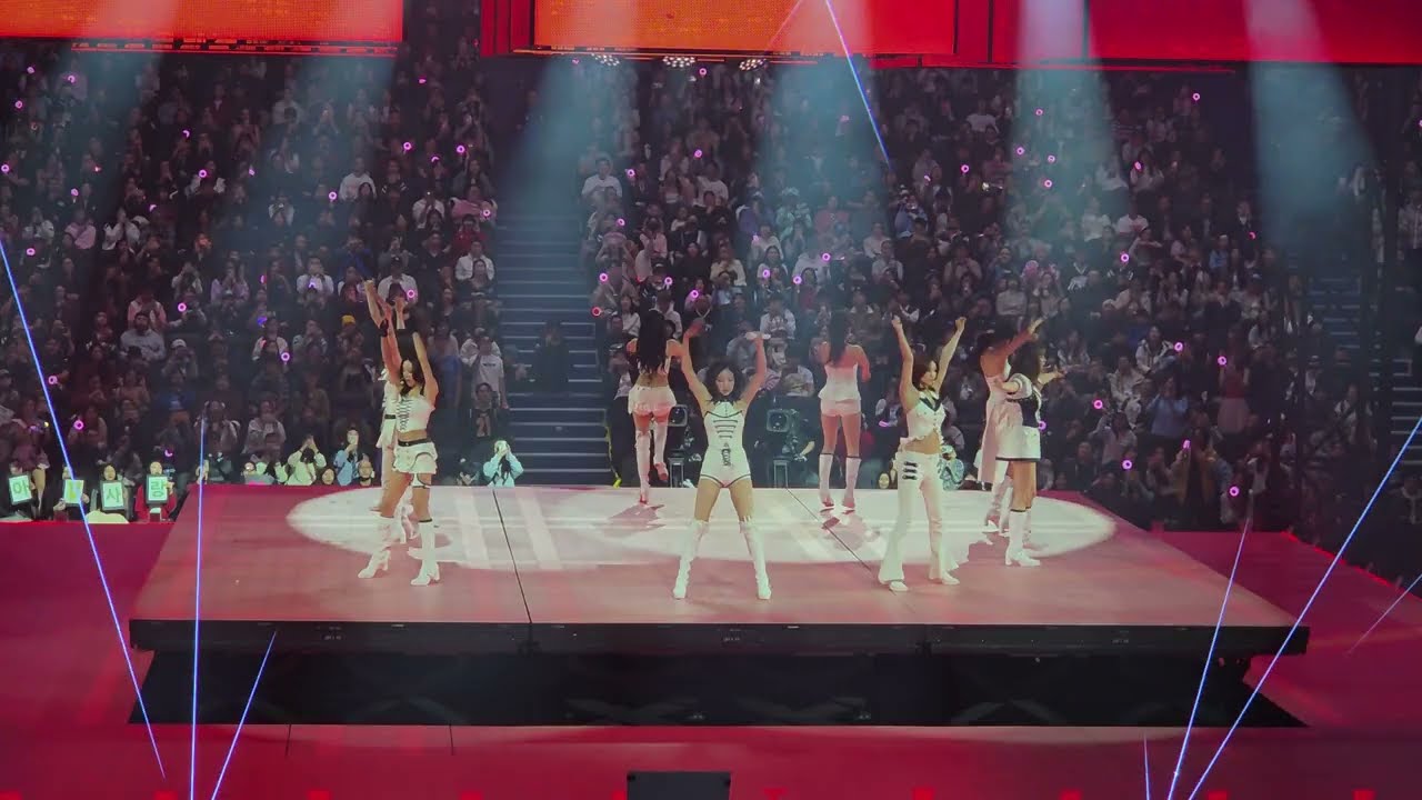 [8K] TWICE 트와이스 - STRATEGY + MAKE ME GO + SET ME FREE + I CAN'T STOP ME 🇨🇦 Vancouver Concert Day 2