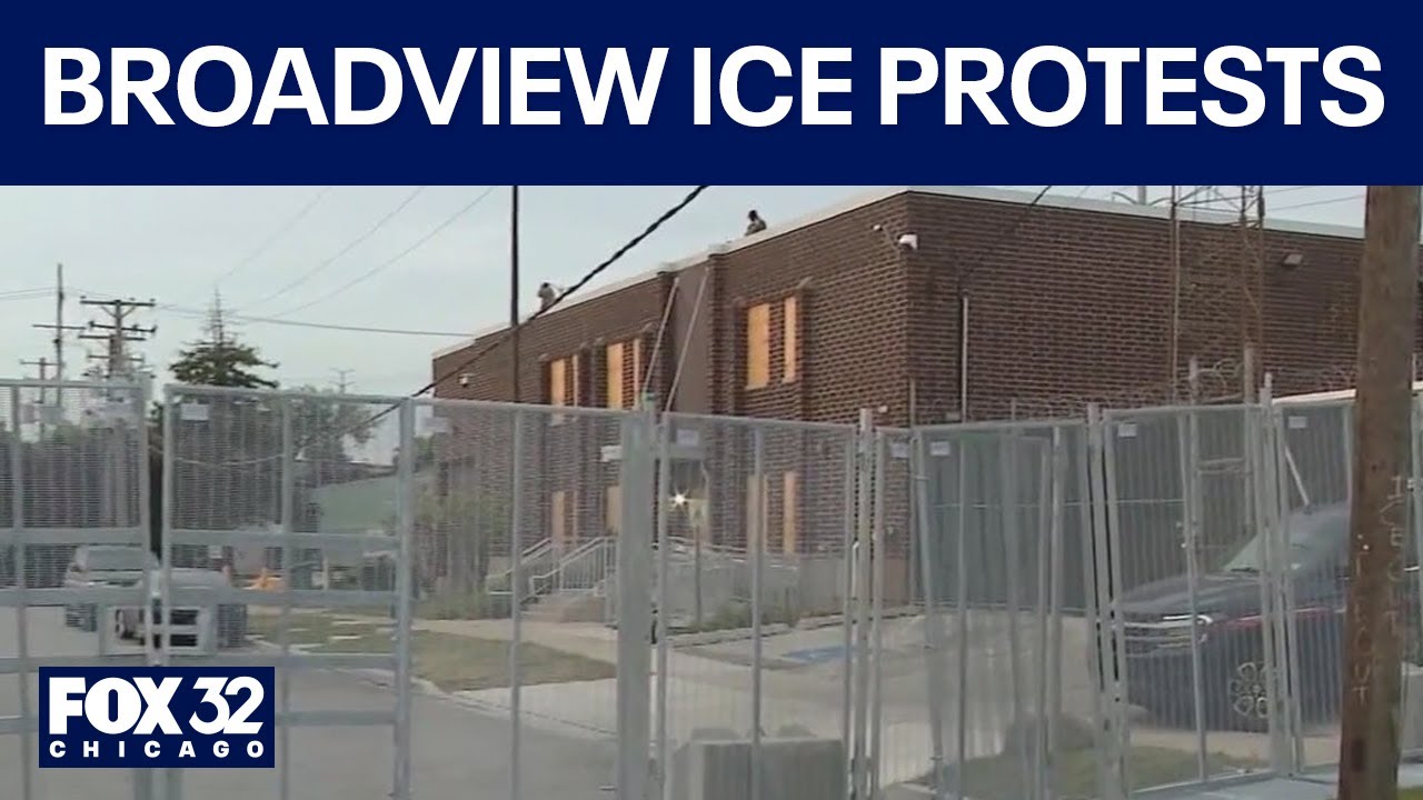 Fencing put up around suburban Chicago ICE processing center