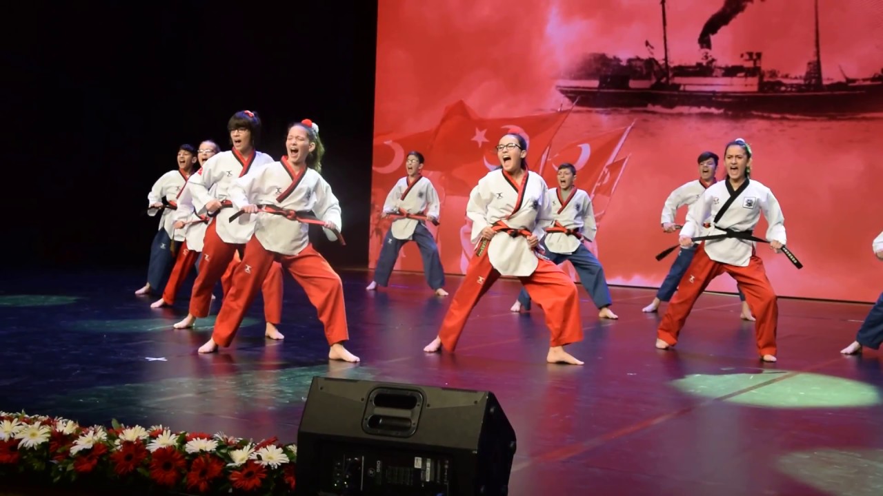 19 mayıs TAEKWONDO gösterisi CEMAL REŞİT REY KÜLTÜR S.