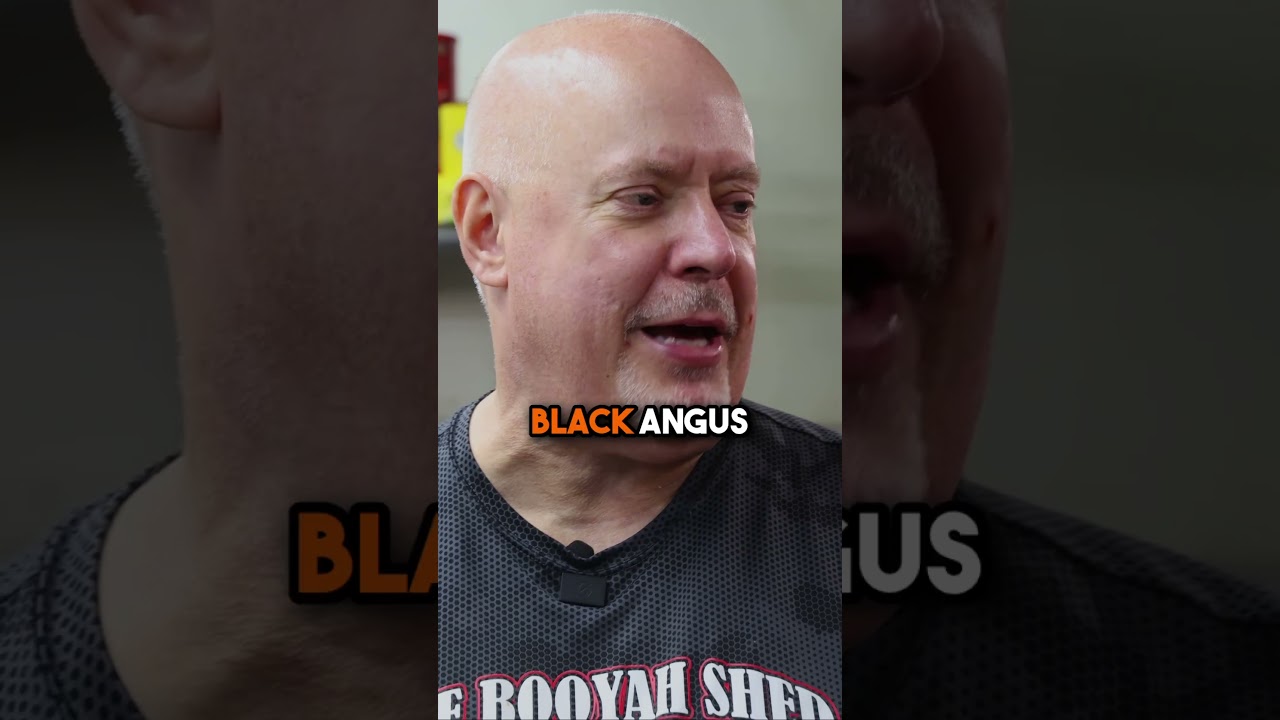 Этот бургер с чили и чипсами «Фрито» — настоящий шедевр, хоть и немного неаккуратный!