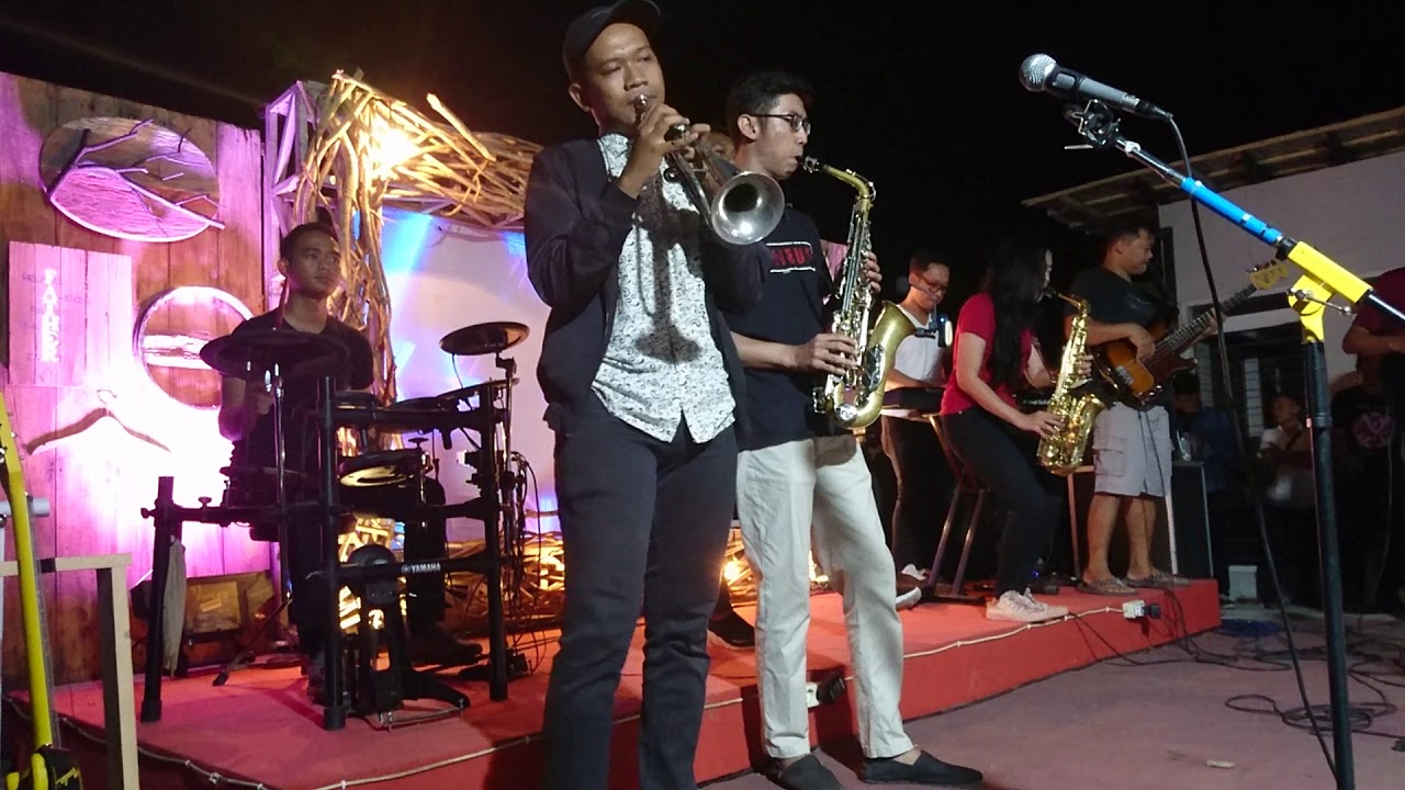 Jepara Brass Section - Akad (Payung Teduh cover) Live Anniversary Angkringan Murokabi Jepara 2019