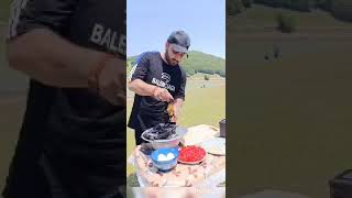 طرز تهیه میرزا قاسمی در طبیعت سبلان