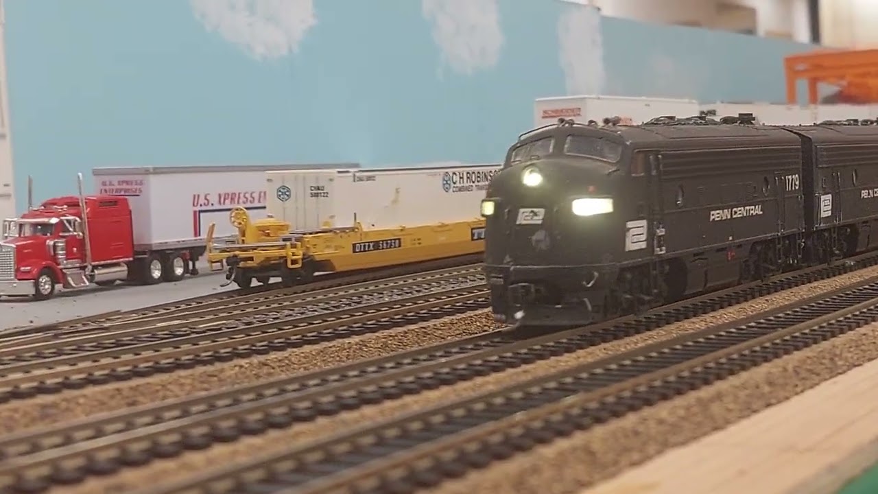 Chasing an ho scale Penn central (funny moment at the end