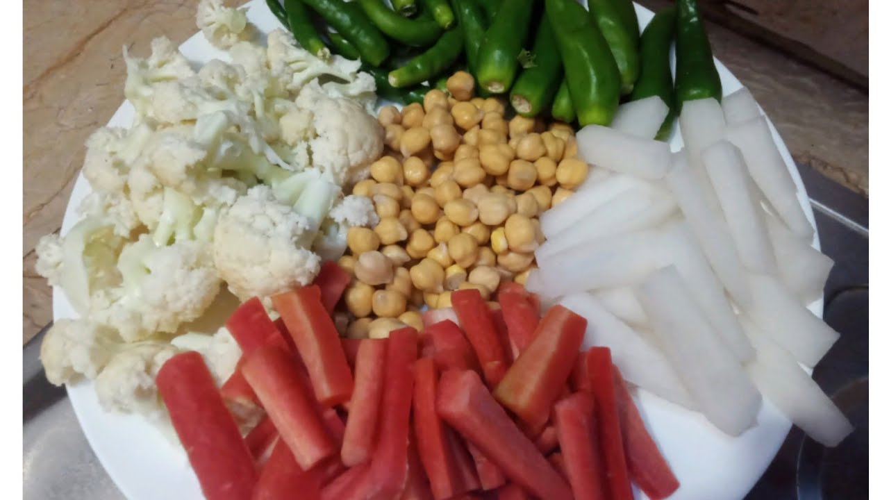 مکس سبزیوں کا اچار گاجر مولی چنے کا اچار Mix Achar /Pickeld