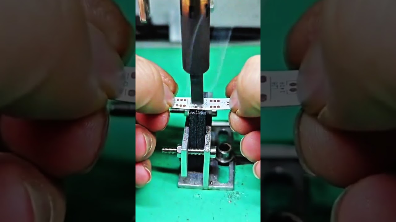 Obejrzyj Aligning LED strip lights for electronic assembly work w YouTube Obejrzyj Aligning LED strip lights for electronic assembly work w YouTube
