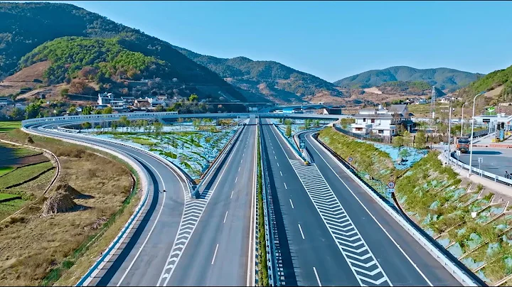 New expressway opens to traffic in Dali, China's Yunnan - DayDayNews