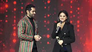 hellyshah Receiving Iconic Most Trustworthy Tv Actress At Iconic Gold Awards 2022