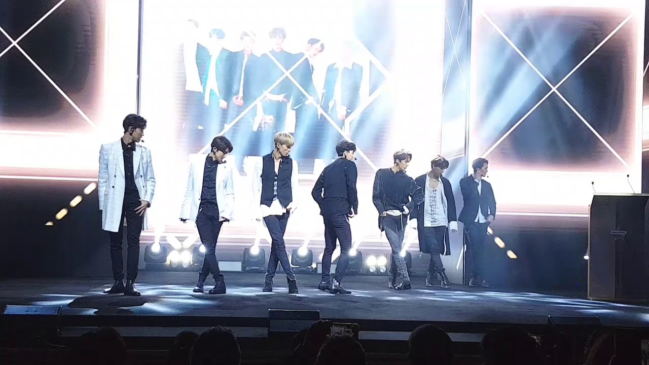SPOTLIGHT (Fancam) - VAV