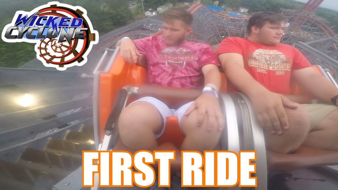 my FRIENDS Ride WICKED CYCLONE for the FIRST TIME! Six Flags NEW