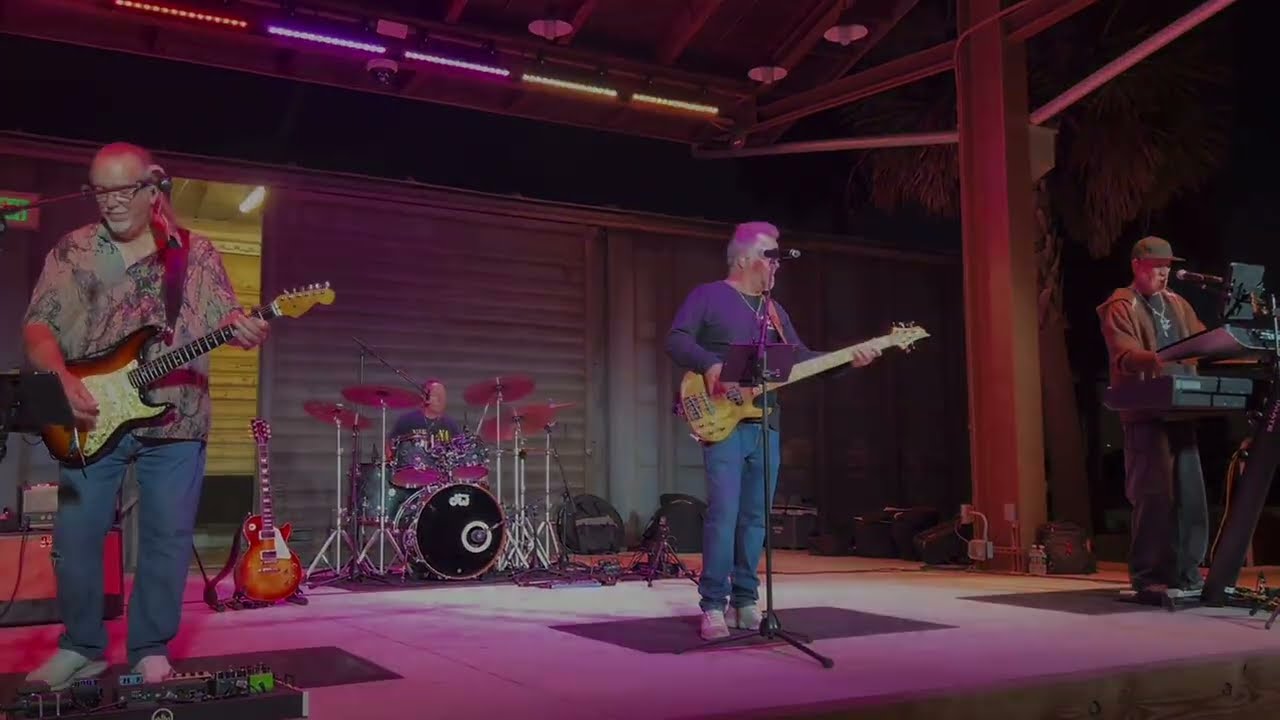 Think Big Band в The Sawgrass Grove в The Villages, Флорида