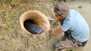 Best Mud Water Fishing - Catfish Catching From Fish hole by hand