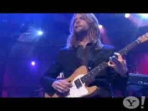 Maroon 5 - She Will Be Loved Live - YouTube