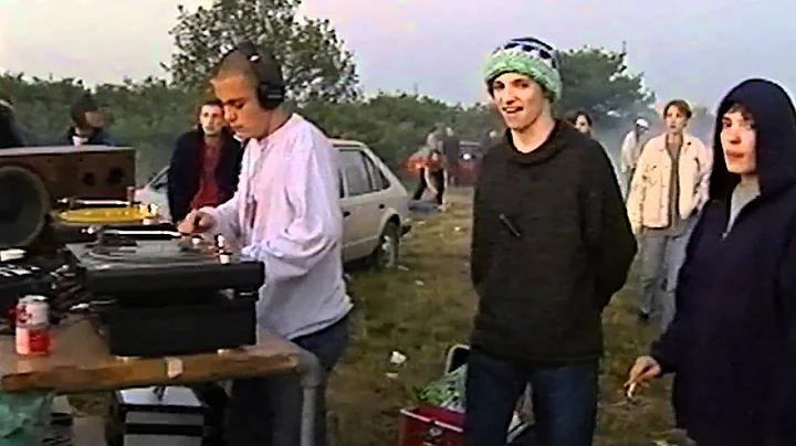 Dawn at Ridgeway Free Rave 1996 UK - Pineapple Tri...