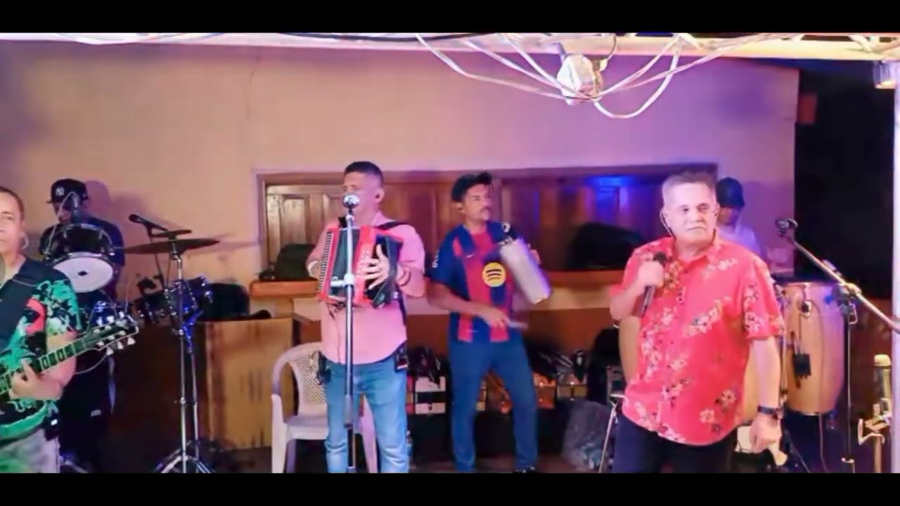 LESLY SANTAMARIA Y HUMBERTO DE LEÓN INDESCRIPTIBLE AMOR EN VIVO 