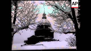 THERE IS SNOW IN (SH!) PARIS -