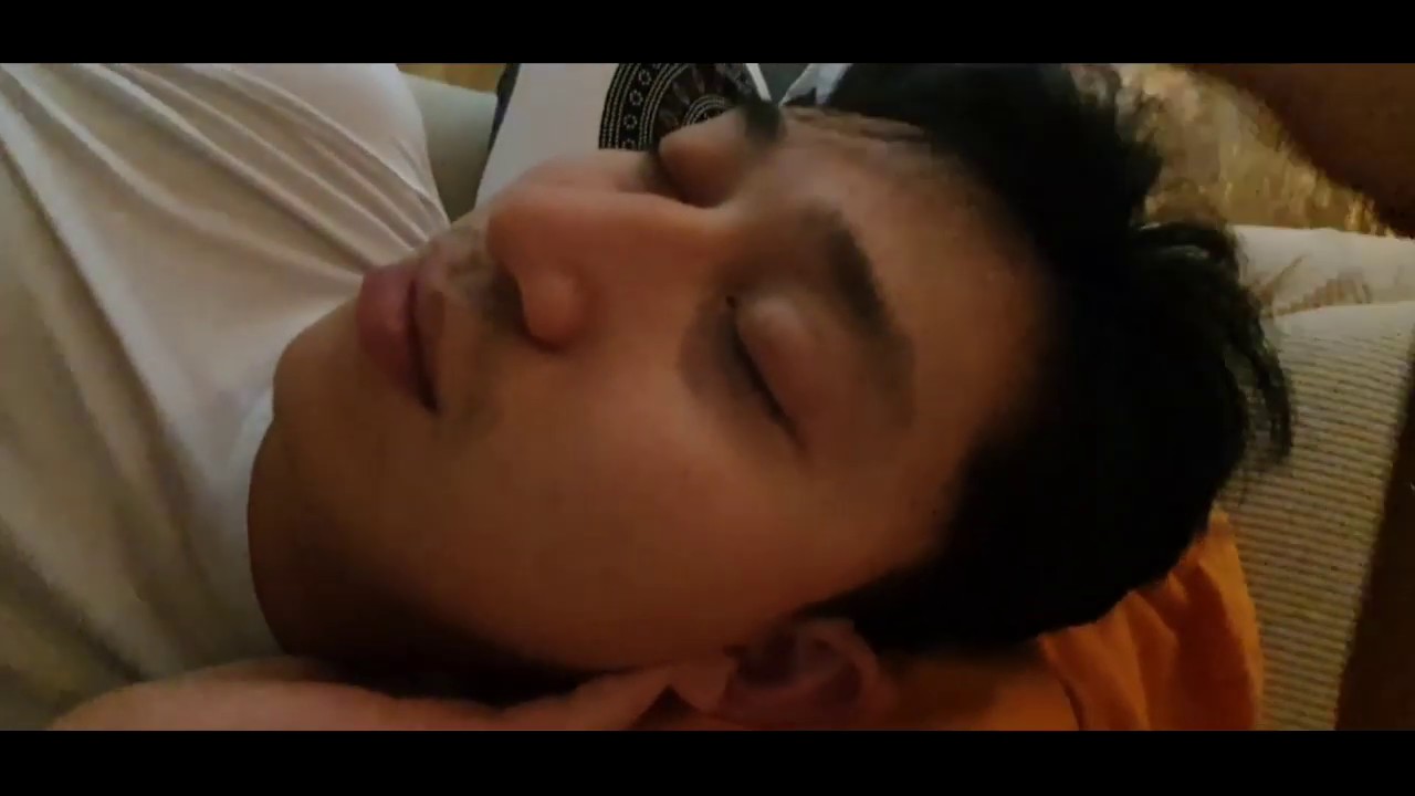 [신혼부부Vlog]자는 남편에게 장난치기. (코골기는 필수)