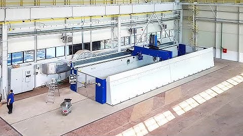 Riesige CNC Fräsmaschine fräst exakt winziges Loch in Aluminium | HG GRIMME SysTech