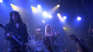 Doro - Raise Your Fist In The Air (Lève ton poing vers le ciel) (live Div. du Monde Paris 12/12/12)