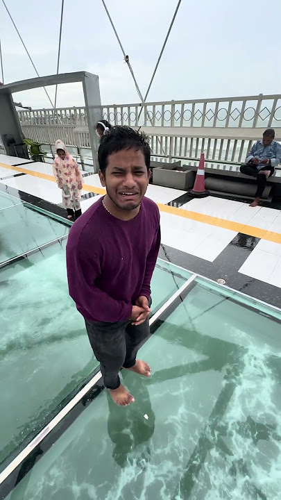 Icheyandi sir maaku award icheyandi😅😁😂