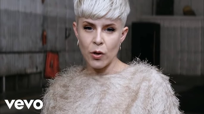 Robyn - Show Me Love (Video) 