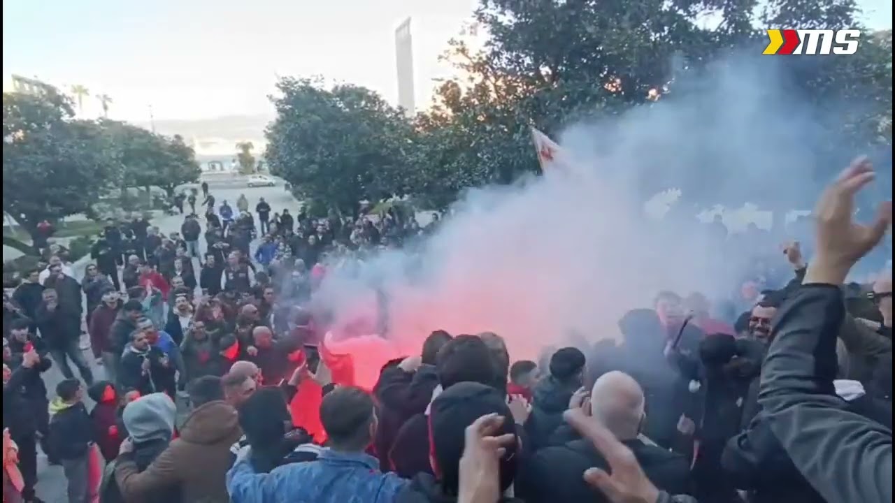 I tifosi del Messina di fronte al Municipio per invocare il salvataggio del club