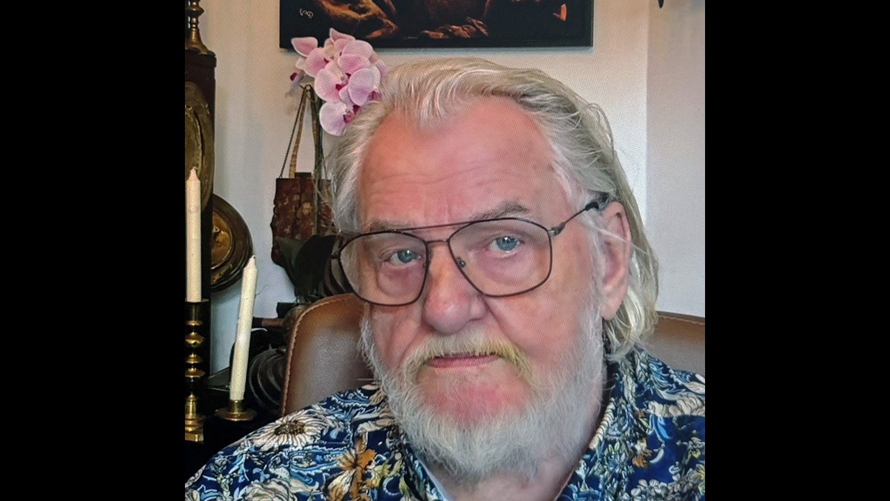 14     UIT DE KRISTALLEN BOL