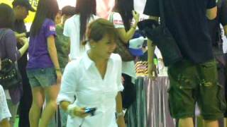 20090823蕭敬騰認真簽名中2