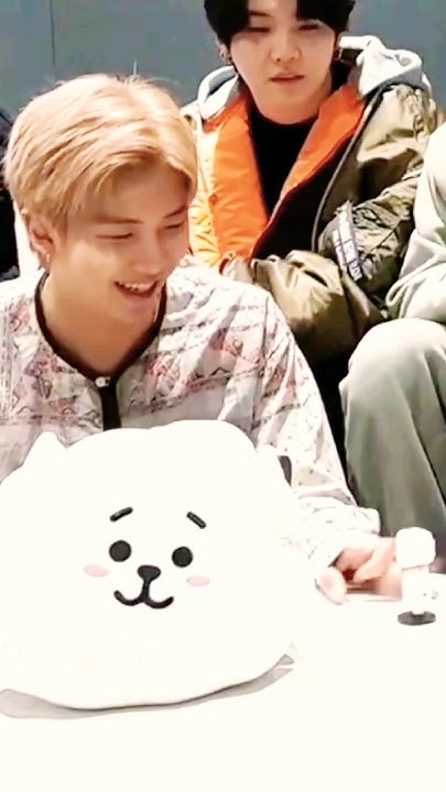 Любимая игрушка Джина - RJ 🤗 #bts #jin - YouTube