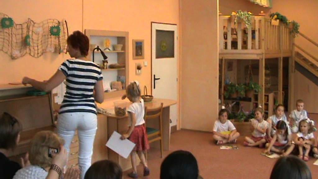 Ivetka závěrečná besídka hudebního kroužku 2012 part 2