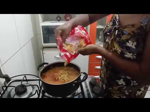 Vídeo: Como Fazer Sopa De Miúdos De Frango