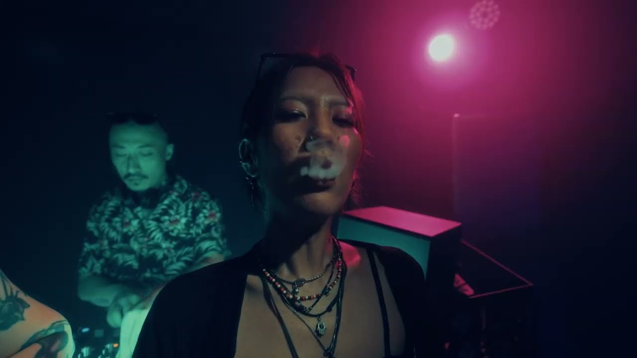 YouTube पर MKJ x liquidfive & Badjack - All I need Is You (Official Video) देखें