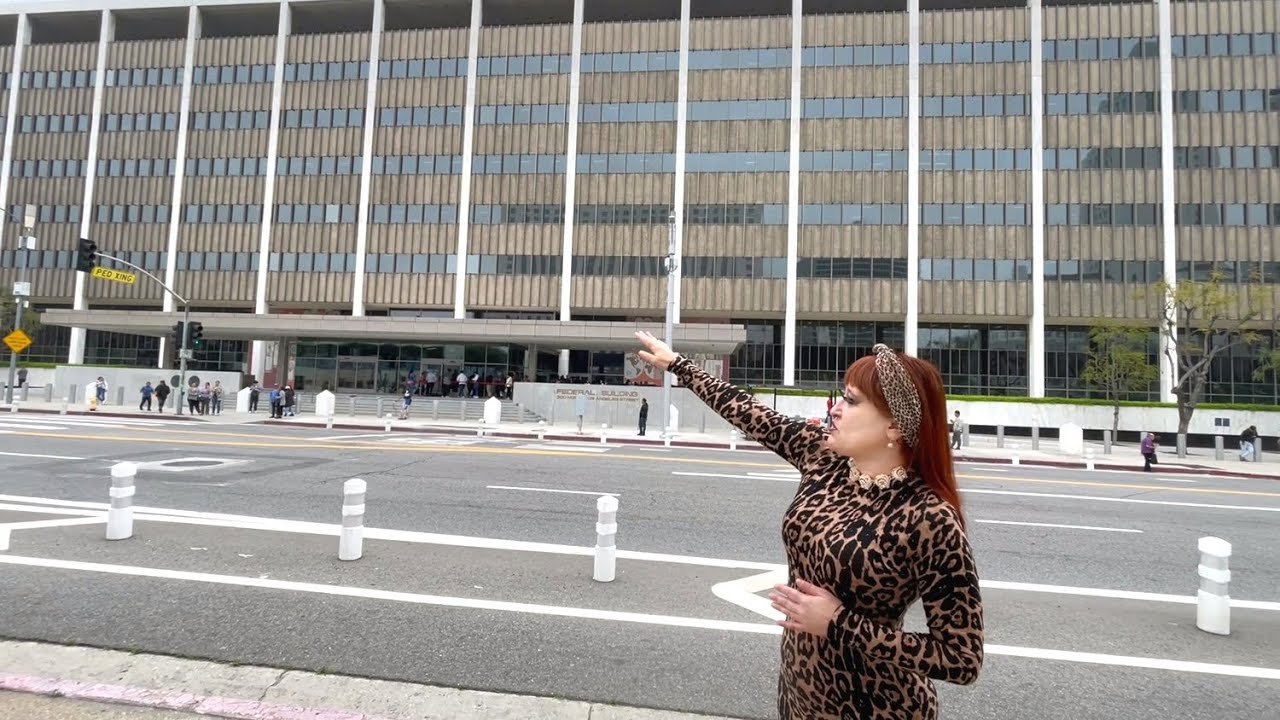 Федеральное здание: налоговая (IRS) и отдел иммиграционной службы ...