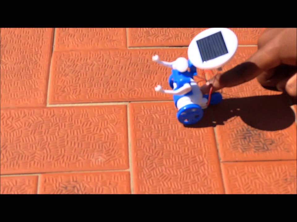 jouet robot solaire