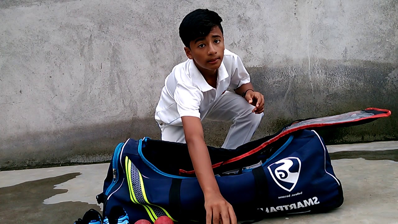 What is inside my cricket kit YouTube