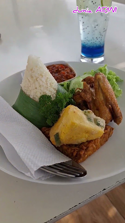 D'SULTAN CAFE & RESTO CIATER:  enak,nyaman,strategis! Cus kesini abis brendam/main di d'Castello!