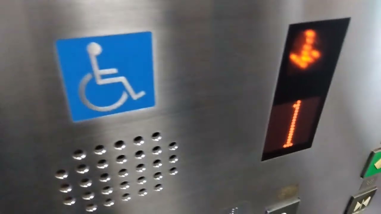 パークハウスワンズタワー店舗用の三精テクノロジーエレベーターに乗ってみた！