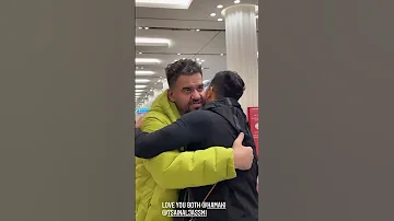هذا مافعله حسين الجسمي عندما رأى حماقي لاول مره 