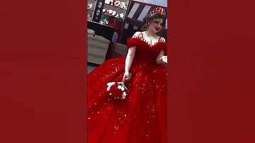 عروس ترقص بالفستان الاحمر 