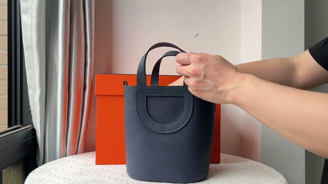 【HERMES】In-the-Loop 18 インザループ ブルーグラシェ HERMES IN-THE-LOOP 18/Navy blue & gold hardware - YouTube