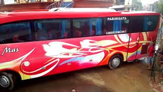 Kerenn, Menguji Skill Supir Bus Putar Balik Di Gang Sempit