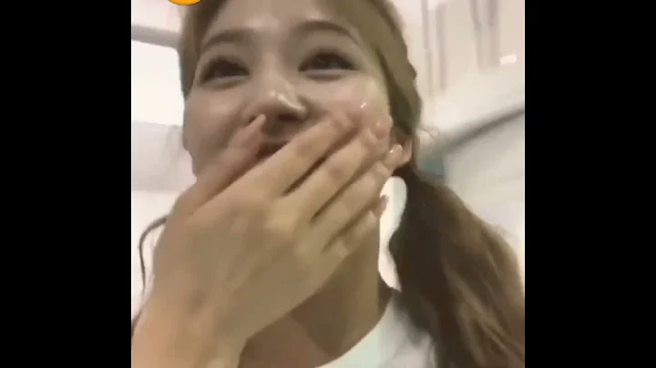 Twice Sana Teasing Jihyo 🤣🤣