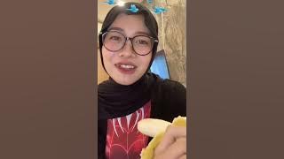 HIJABER PAKAI KAOS SPIDERMAN ASIK NGULUM PISANG