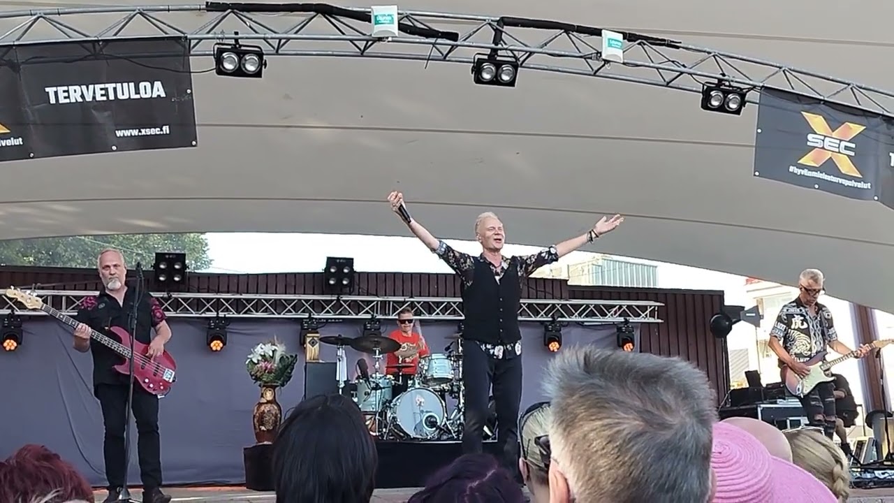 Neljä Ruusua - Meidän maa - Live