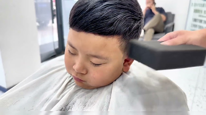 家人们，咱就说谁家孩子剪剪头发睡着了💤还冒泡了🫧贝总昨天晚上可能是谈了个大工程，剪头发的小哥说打呼噜比他都专业#西西贝贝的日常 #剪头发睡着了 #双胞胎打架日常 #不完美的豹子