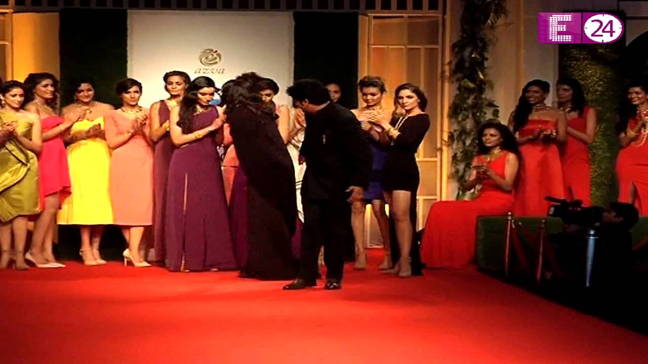 Nargis' oops moment at India Bridal Fashion Week - YouTube