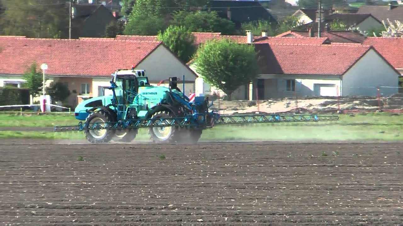 Automoteur Berthoud Boxer 3000 R désherbage tournesol - self-propelled sprayer spraying