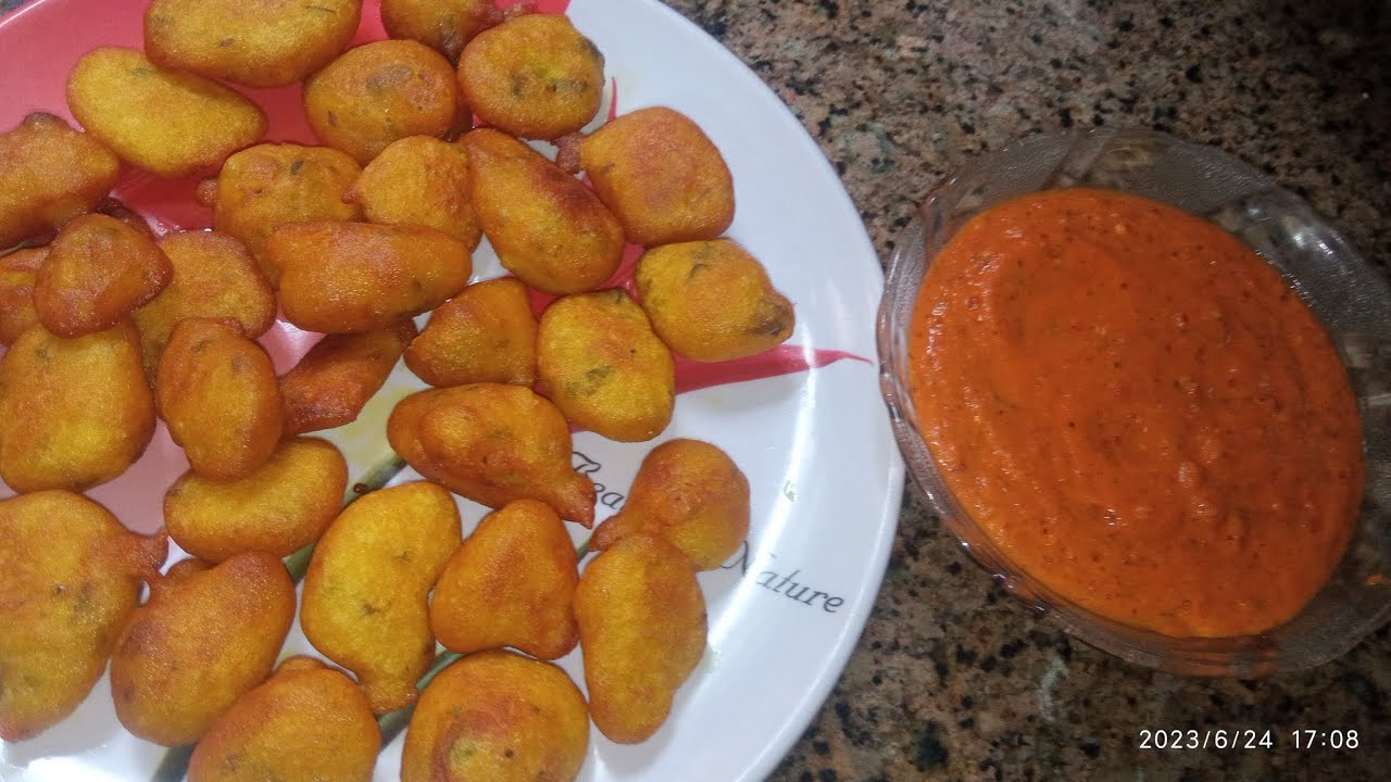 CHAWAL KE KURKURE PAKODE AUR TAMATAR KI SPICY CHATNI EK BAR SWAD CHAK